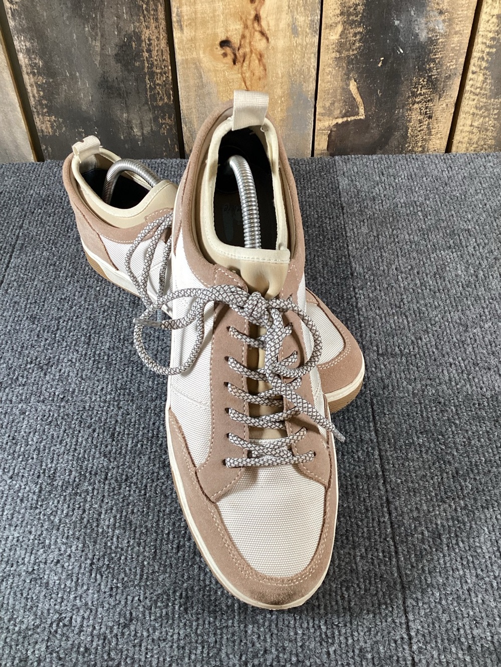 Johnnie-O Surfside sneakers white and tan men’s size 9.5